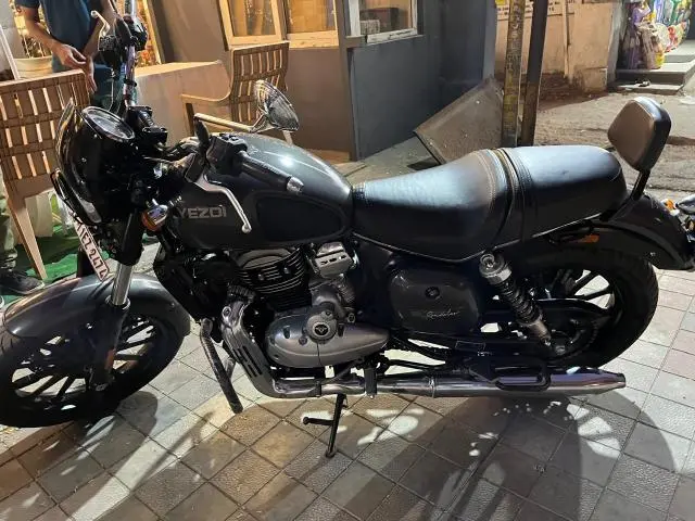 Yezdi Roadster Chrome Gallant Grey 2022