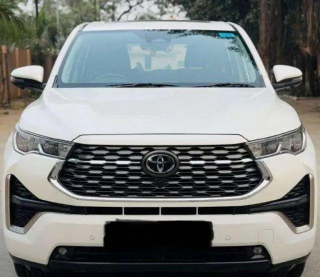 Toyota Innova Hycross ZX Hybrid 7 STR 2023