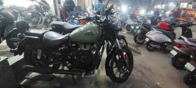 Royal Enfield Meteor 350 Supernova 2023
