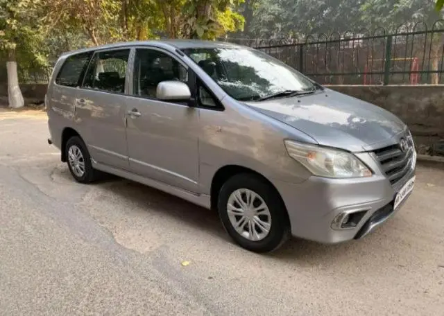 Toyota Innova 2.5 GX 7 STR BS IV 2015