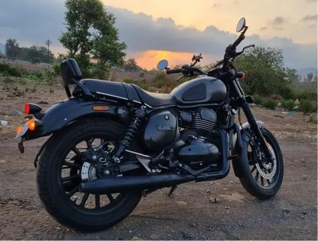 Yezdi Roadster Dark Smoke Grey 2022
