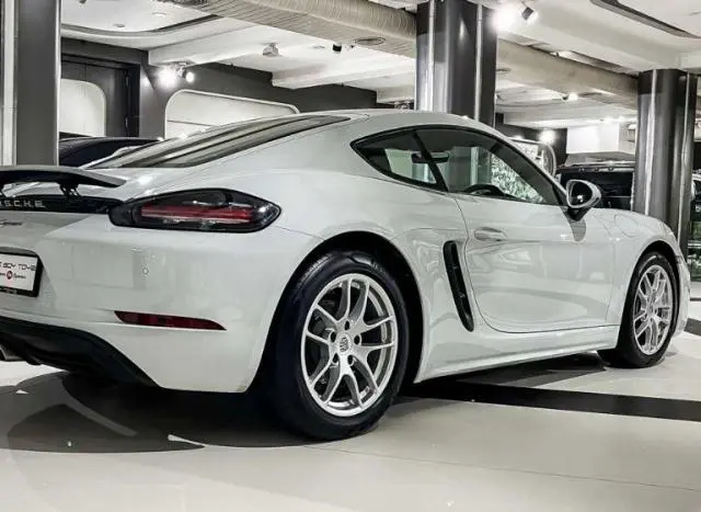 Porsche Cayman GT4 2017