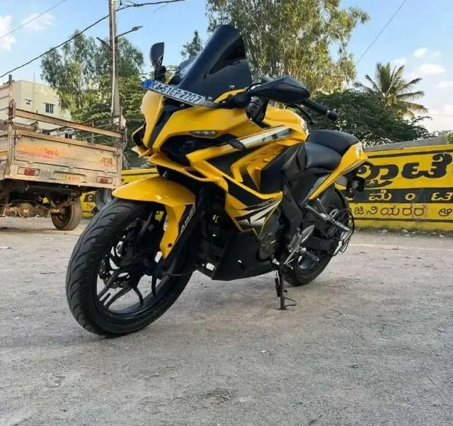 Bajaj Pulsar RS200 2015