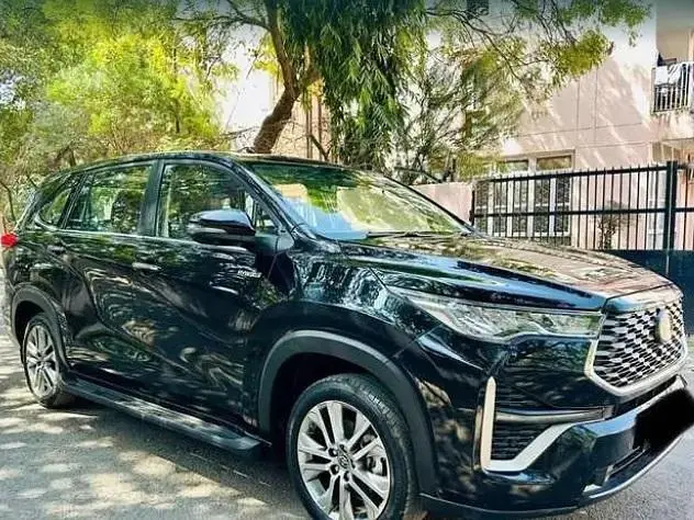 Toyota Innova Hycross ZX Hybrid 7 STR 2023