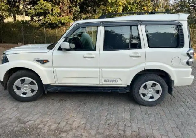 Mahindra Scorpio S6 2017