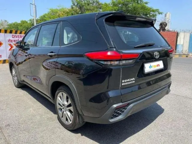 Toyota Innova Hycross ZX Hybrid 7 STR 2023