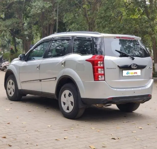 Mahindra XUV500 W6 2017