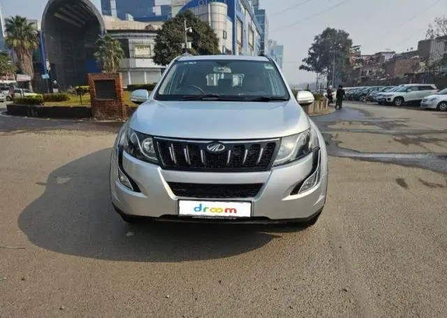 Mahindra XUV500 W10 AT 2017