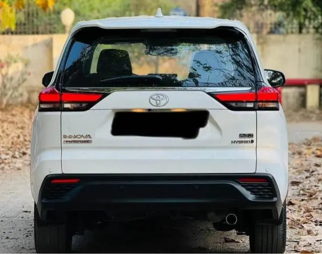 Toyota Innova Hycross ZX Hybrid 7 STR 2025