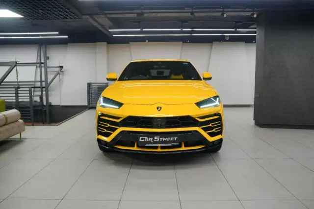 Lamborghini Urus Twin-Turbo V8 2018