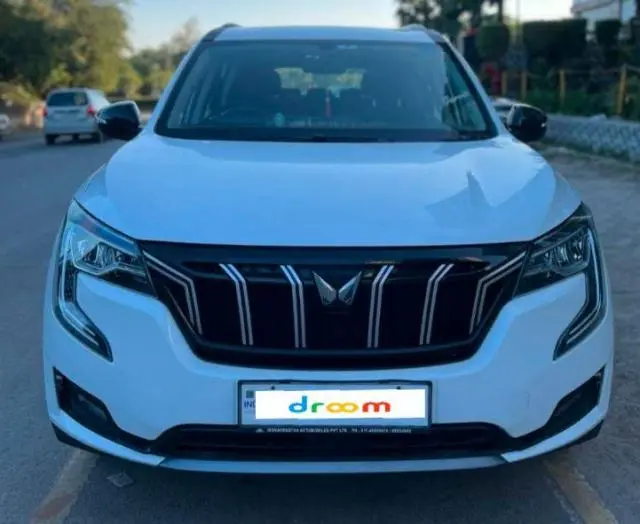 Mahindra XUV700 AX 5 Petrol MT 7 STR 2022