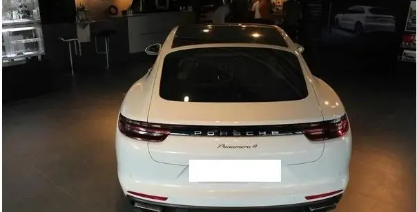 Porsche Panamera 4 10 Year Edition 2021