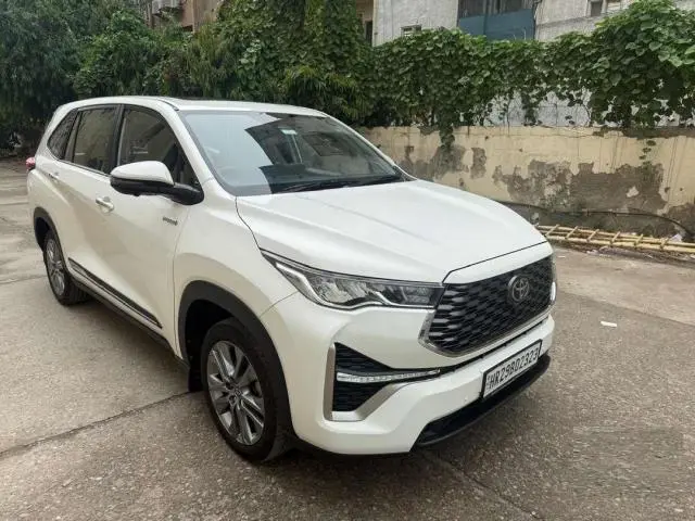 Toyota Innova Hycross ZX Hybrid 7 STR 2024