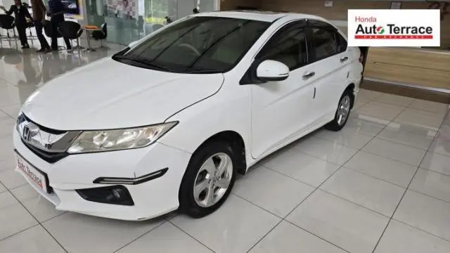 Honda City 1.5 V MT SUN ROOF 2016