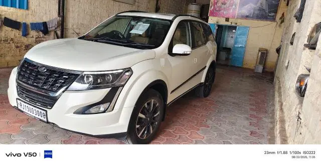 Mahindra XUV500 W11 2018
