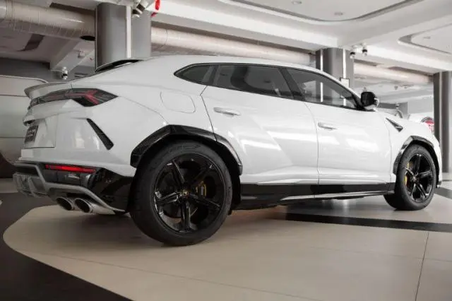 Lamborghini Urus Twin-Turbo V8 2021