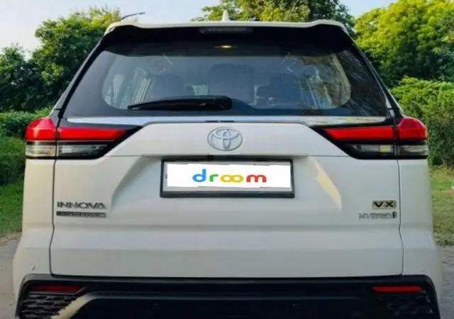 Toyota Innova Hycross VX Hybrid 8 STR 2023