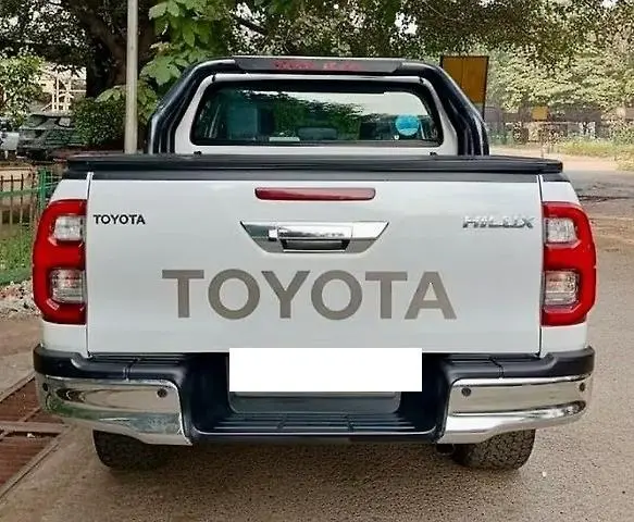 Toyota Hilux HIGH 4X4 AT 2023