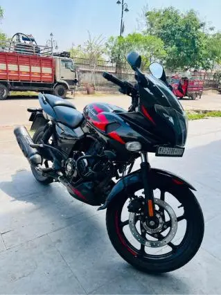 Bajaj Pulsar 220F ABS FI BS6 2021