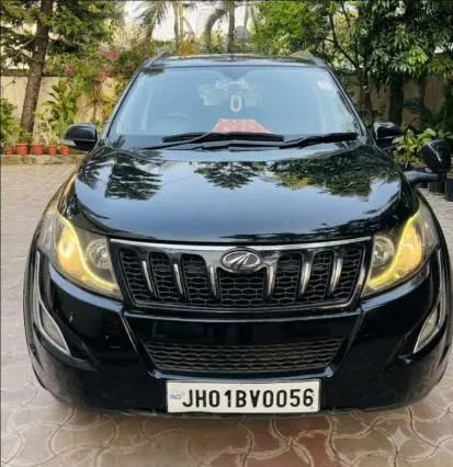 Mahindra XUV500 W10 2016
