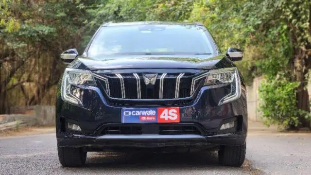 Mahindra XUV700 AX 7 Petrol AT 7 STR 2021