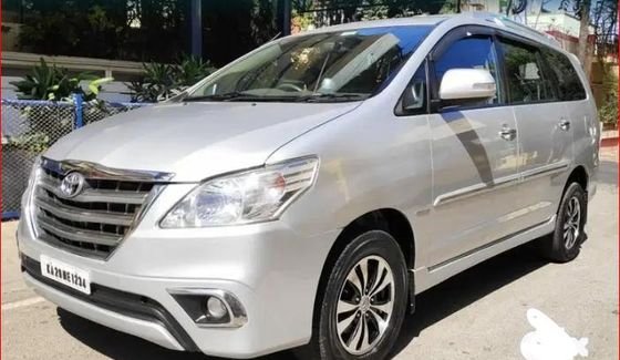 Used Toyota Innova 2.5 V 7 STR 2012