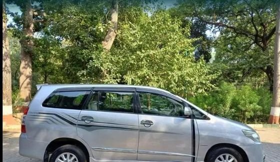 Used Toyota Innova 2.5 V 7 STR 2014