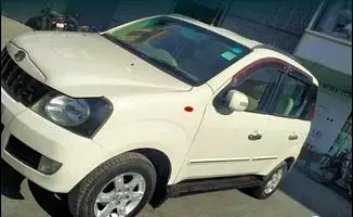 Mahindra Quanto C8 2012