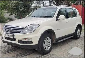 Mahindra Ssangyong Rexton RX7 2013
