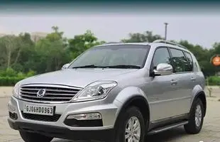 Mahindra Ssangyong Rexton RX7 2013