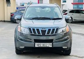 Mahindra XUV500 W6 2015